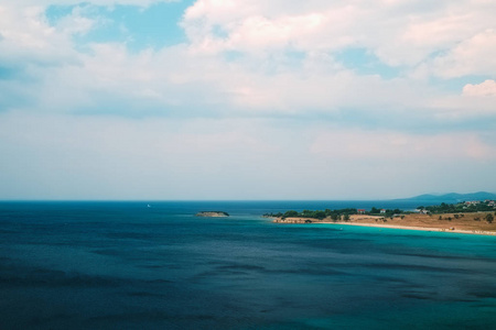 在希腊的 Chalkidiki 岛上美丽的大海风景