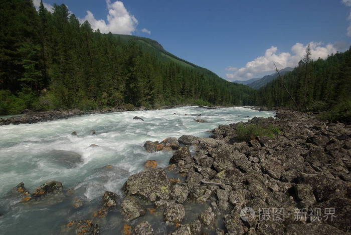 山区河流在山上 电流通过这条河峡谷 石头和岩石的土地在河的附近 美丽的山景观照片 正版商用图片0xeabw 摄图新视界 山区河流在山上 电流通过这条河峡谷 石头和岩石的土地在河的附近 美丽的山景观照片 正版商用图片0xeabw 摄图新视界