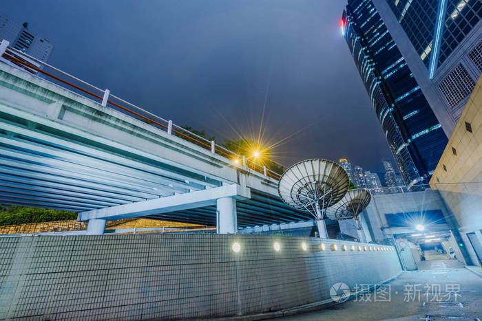 在金融区的小镇广场