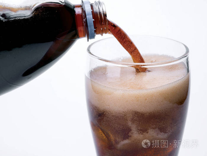 冰与溅,气泡的可乐.饮冰