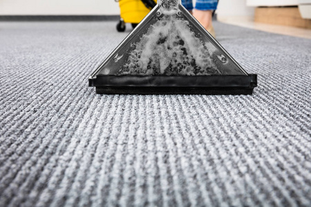 真空吸尘器清洁地毯