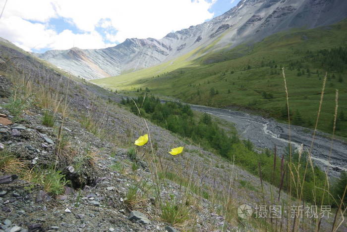 山地景观 高地山峰峡谷和山谷 斜坡上的石头 照片 正版商用图片0xeful 摄图新视界 山地景观 高地山峰峡谷和山谷 斜坡上的石头 照片 正版商用图片0xeful 摄图新视界