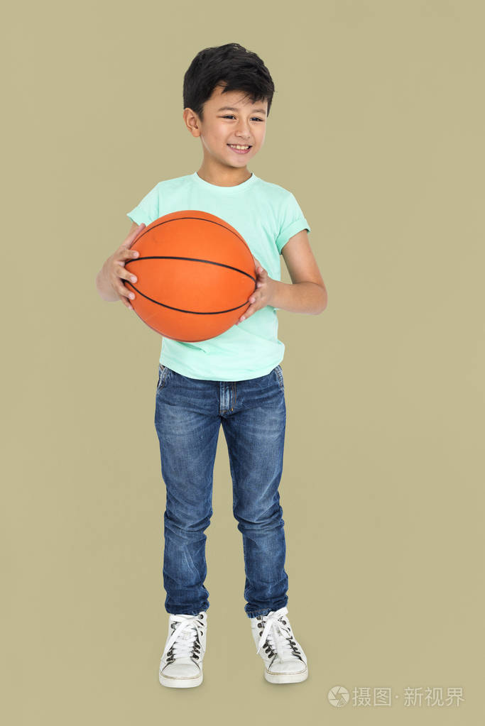 抱篮球的小孩头像图片