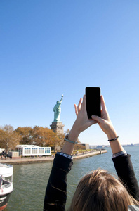 在自由女神像 纽约城旅游拍照