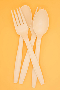 叉子和勺子在顶视图