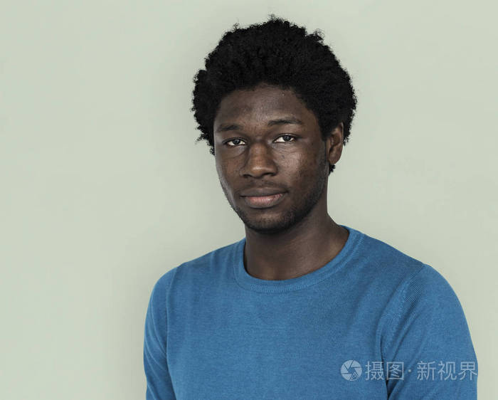 随便的非洲人严肃