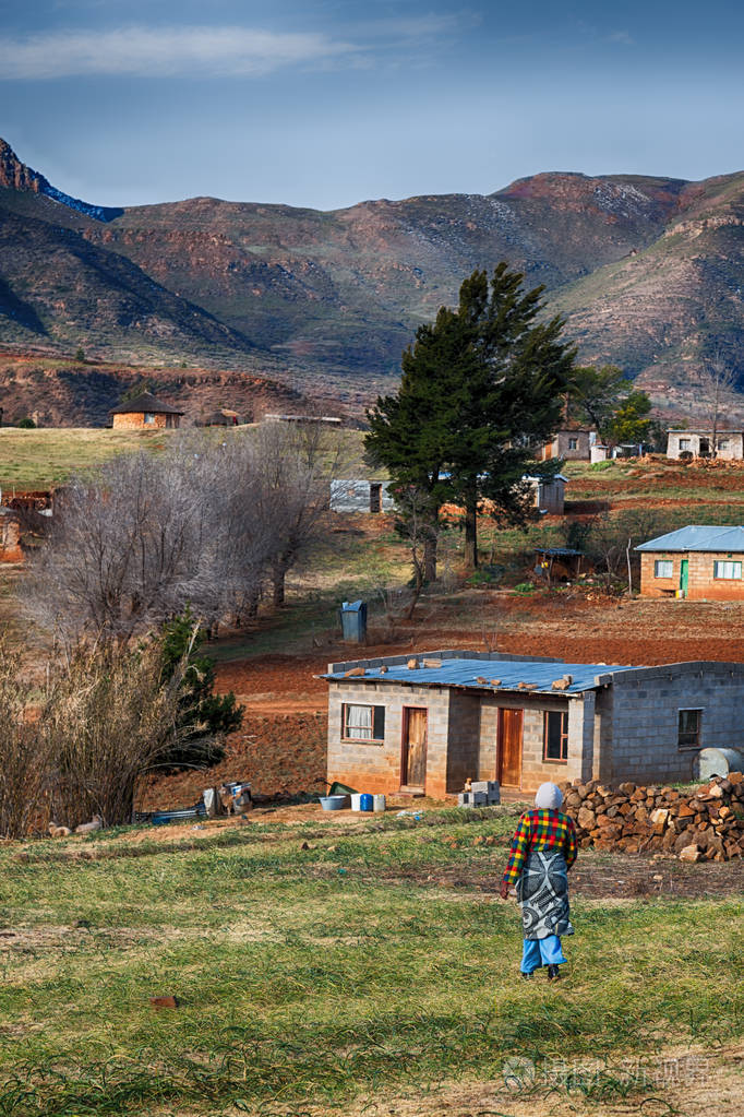 在莱索托街村附近的山中