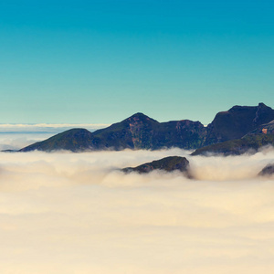 美丽 cloudscape 以上山区，葡萄牙马德拉岛