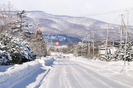 一路上在日本札幌的北海道粉雪图片