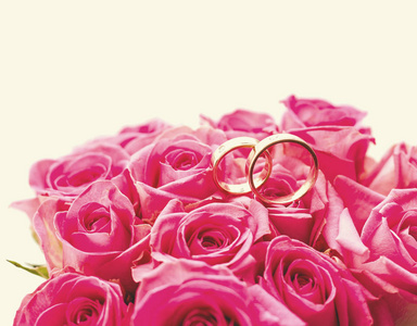束玫瑰与结婚戒指