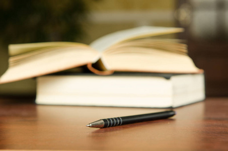 一堆笔背景一堆五颜六色的书笔照片