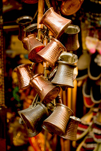 制成的金属在传统风格的土耳其咖啡罐