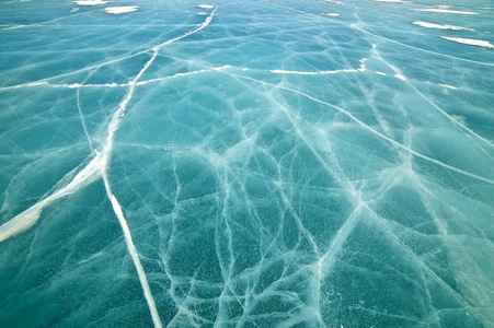 贝加尔湖的冰带作为纹理或背景的小裂纹的结构