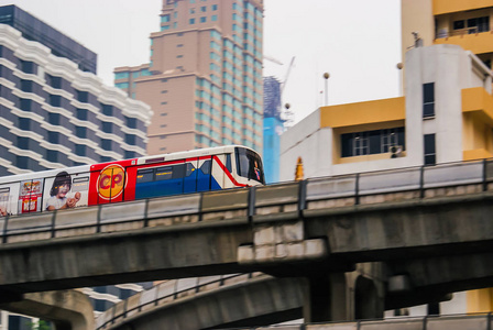 中央广场附近高架铁路上的BTS空中列车又称班克大众交通系统