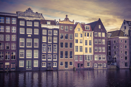 运河的房子阿姆斯特丹 damrak 复古外观