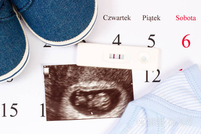 妊娠试验 超声扫描的婴儿和新生儿在日历上 期待婴儿服装照片 正版商用图片0xgdch 摄图新视界