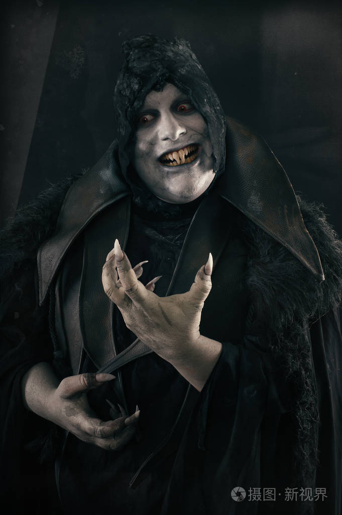 快乐疯狂的微笑吸血鬼与大吓人的指甲.不死族 monst