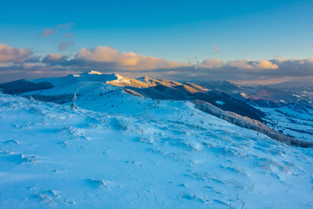 美丽的冬天景观的山区 Bieszczady，波兰