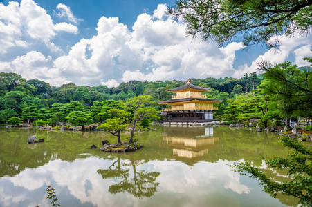 在日本京都的金阁寺