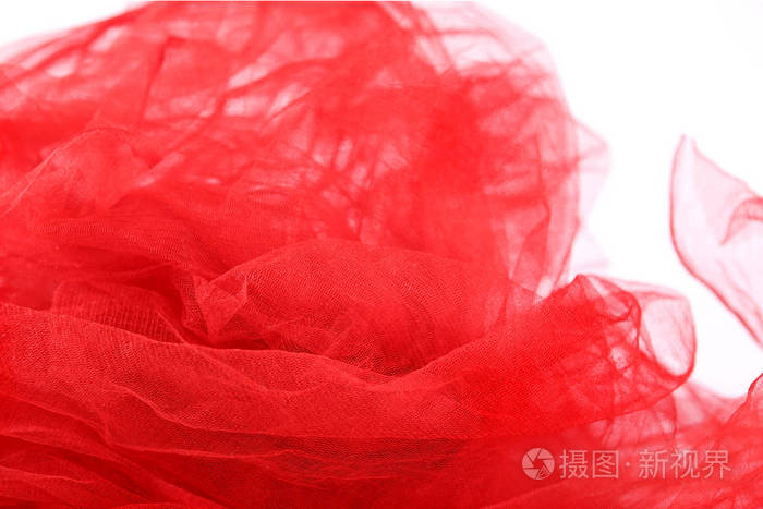 在白色背景查出的红色薄纱织物
