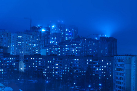 蓝色夜晚的城市