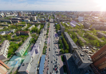 与空中城市景观 十字路口 道路 房屋建筑。直升机拍摄。全景图像