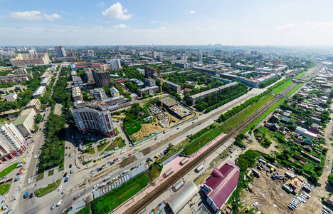 与空中城市景观 十字路口 道路 房屋建筑。直升机拍摄。全景图像