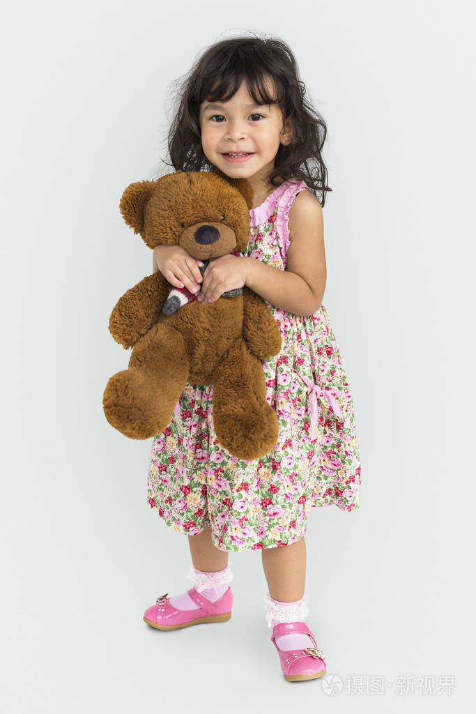 小女孩控股泰迪熊