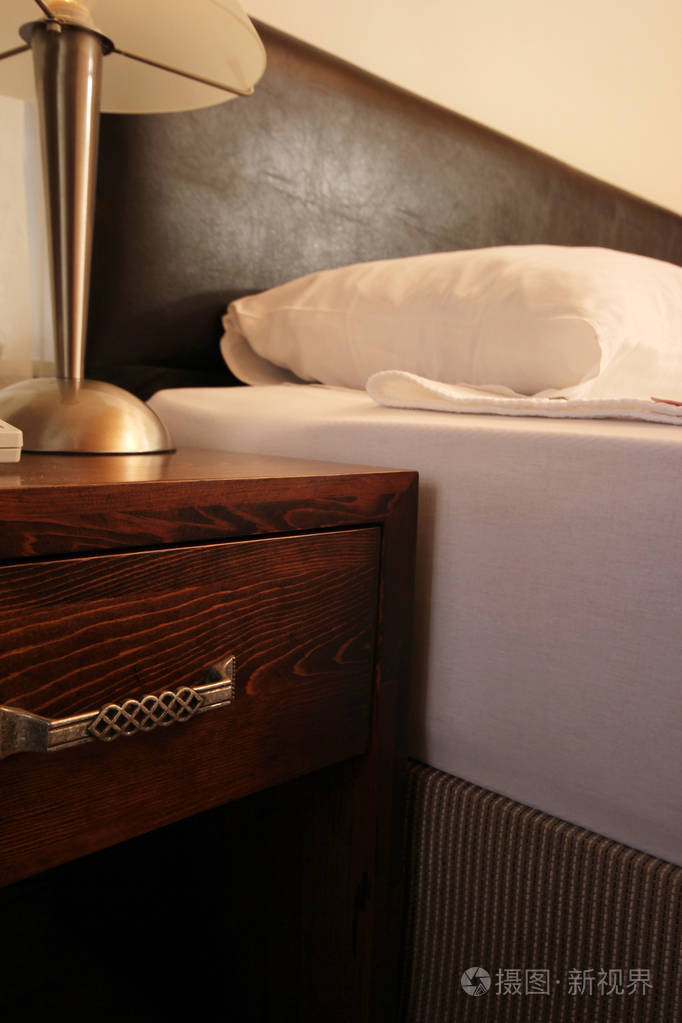 酒店房间干净床