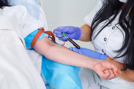 采集血液样本.照片