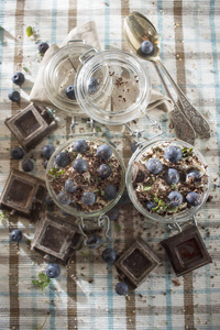 巧克力酸奶和蓝莓