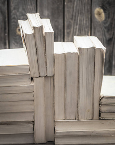 本书对木制背景与文本的知识概念的空间