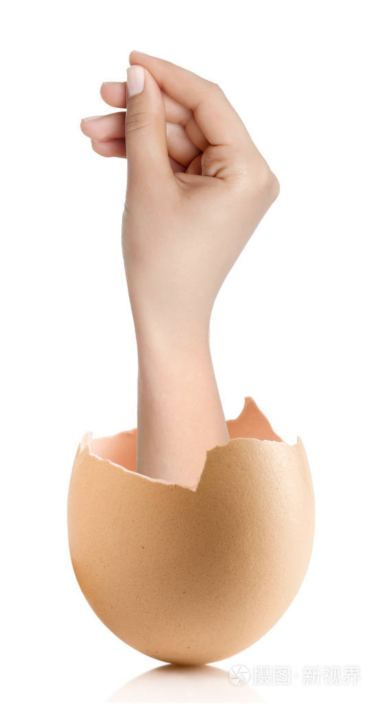 孤立在白色背景上的破蛋的手