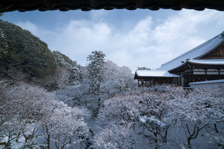 东福寺雪场景，京都，旅游的日本 Tutenkyo 桥