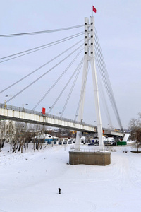 桥梁的看法在冬天，俄罗斯秋明爱上
