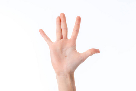 女手伸展手指与手掌孤立在白色背景上