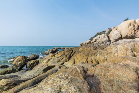 岩石 大海和蓝天Bangsaen 海滩，考山姆梨木，Chonb