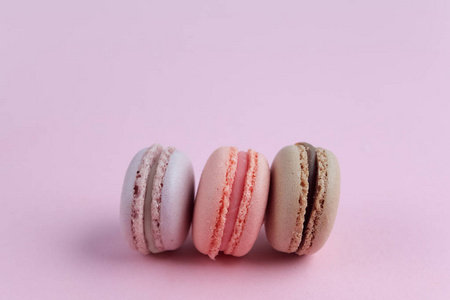 法国多彩食品搭配粉红色的背景图片