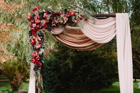 秋季婚礼拱装饰玫瑰 苹果 葡萄 pomergranate