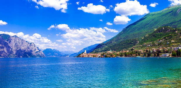 美丽的湖 Lago di Garda。索莲托镇的看法。意大利