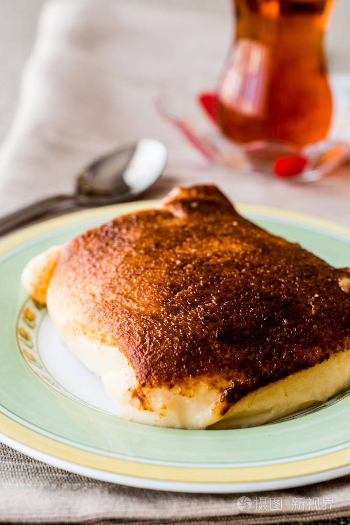 土耳其甜点kazandibi牛奶烤布丁配茶