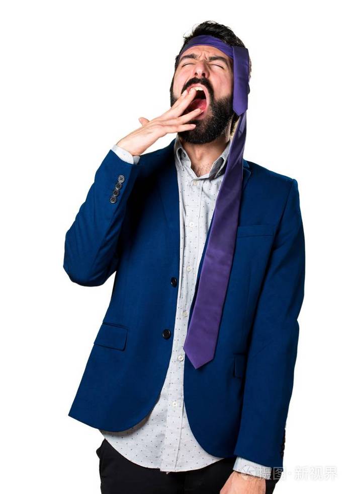 疯狂醉酒的商人打呵欠