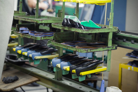 制鞋业是制作鞋类的过程照片