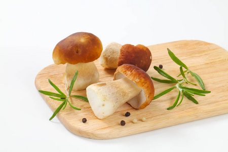 可食用的蘑菇球形帽图片