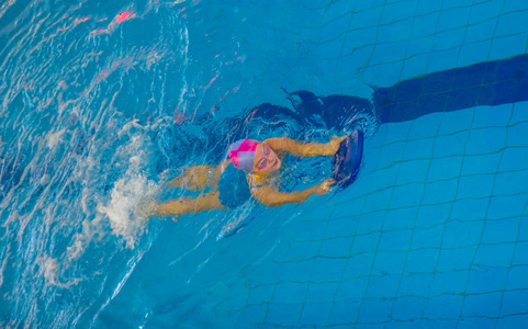 活动上池儿童游泳健身，comprtition
