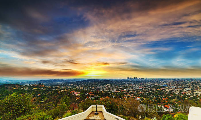 洛杉矶城市景观在日落时