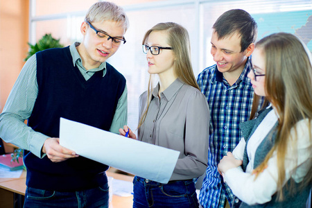 企业探讨图片-企业探讨素材-企业探讨插画-摄图新视界