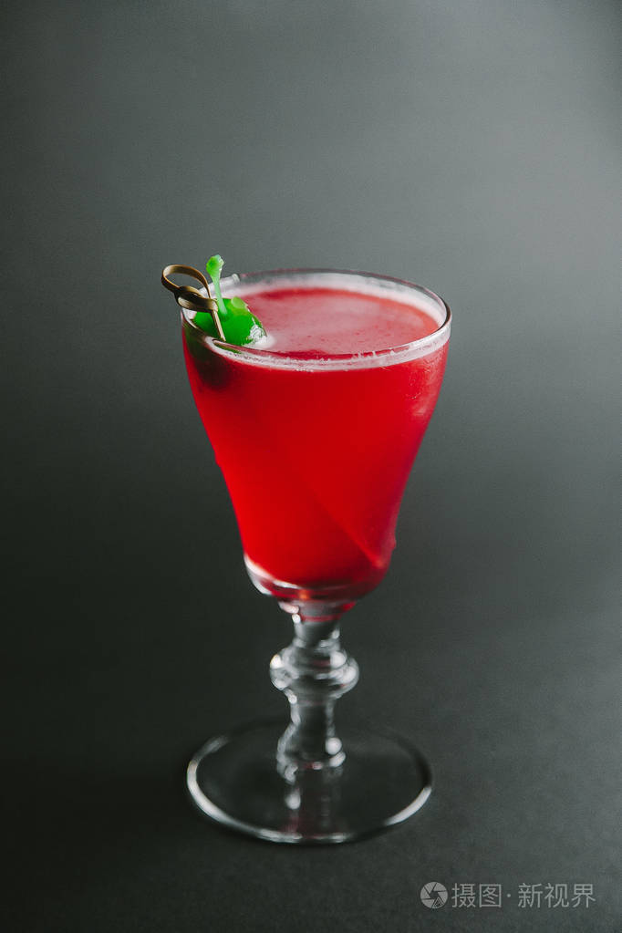 樱桃红杯鸡尾酒