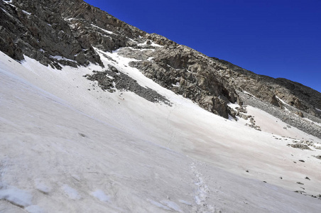 雪覆盖在山区雪崩地形对美国科罗拉多州 14er 小熊峰高山景观 地形对气候敏感变化 新墨西哥 de 山范围，洛基山脉，美国