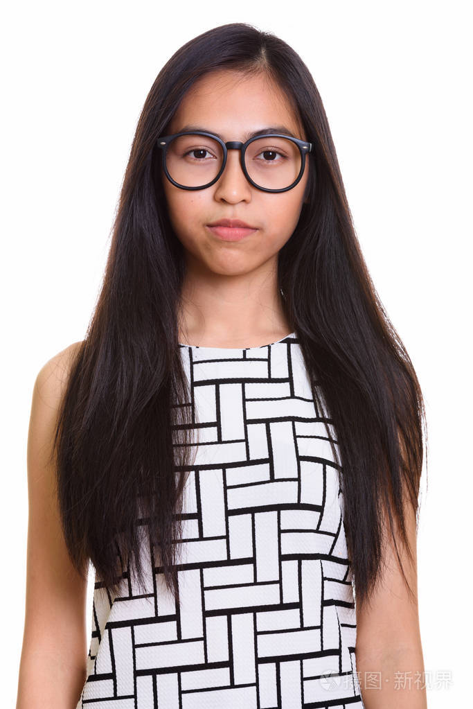 关闭的年轻亚洲青少年书呆子女孩